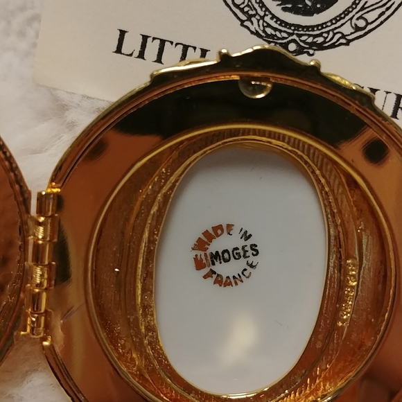 Limoges Limited Edition Little Pleasures Pill Box and Brooch - Picture 8 of 12